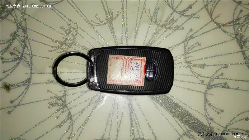 人生第一辆车，外观时尚大气，安全配置较高，操纵灵活，点攒！