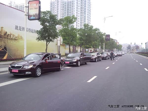 动力够用，空间贼大。