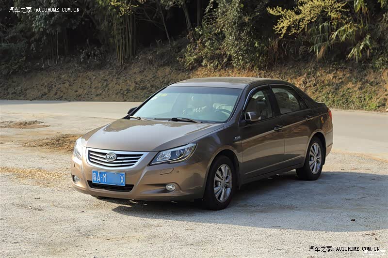 外观大气，动力先进，底盘舒适，性价比超高，值得推荐的国产车。