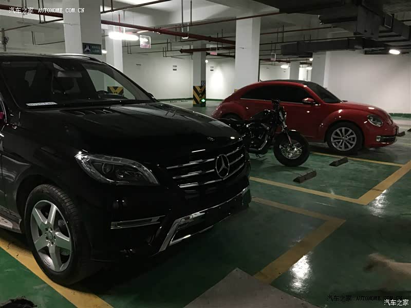 奔驰车操控一般，但乘坐舒适，安全性能高