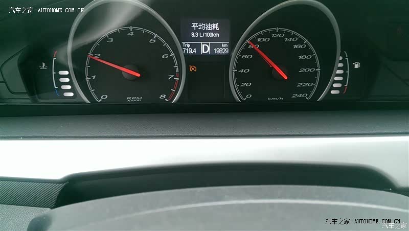 整体可以，其实油耗我能接受，最让人接受不了的是前排驾驶空间。