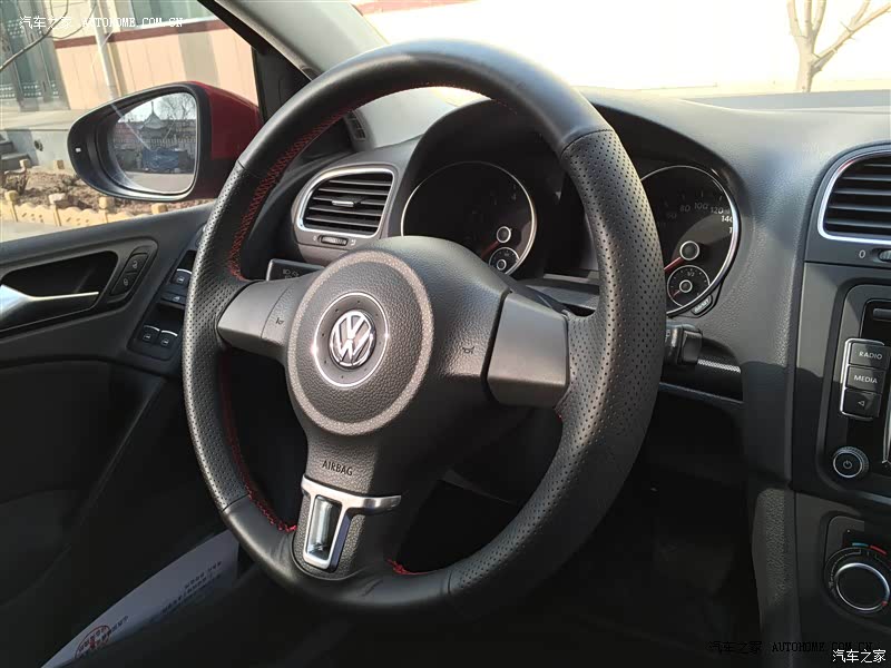 空间不错，外观经典，油耗能接受，动力市区足够，舒适性比较好。