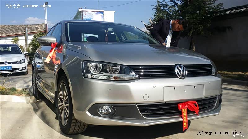 提车一天，空间没的说，动力也不错，就是感觉内饰太简单了