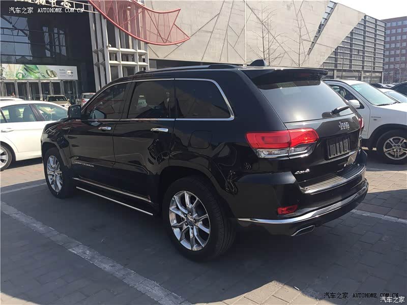 油耗表现出乎意料！动力基本满足。配置豪华性价比高！