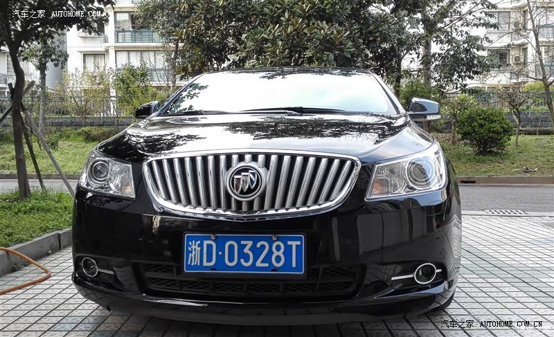 外观大气上档次，安全、稳定、舒适，配置在同类型B级中完胜。