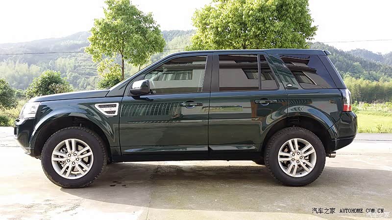 越野性较好，驾驶舒适，车身稍短，空间稍小