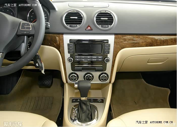 中规中矩，没啥大毛病，车漆很满意，挺厚的。