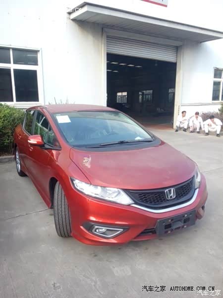 这是一辆外观拉风同时空间实用的奶爸神车