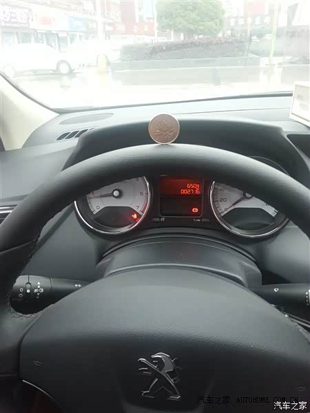 内饰漂亮，外观个性，乘坐舒适，高转速发力猛，起步肉！