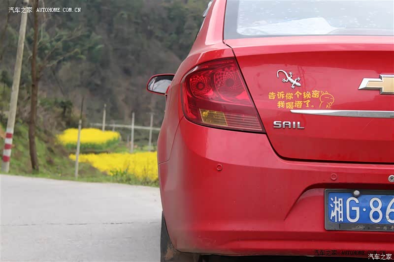 总体评价这款车还是很不错的，这么多年从没路上抛锚！