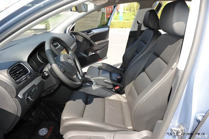 作为家庭而言，高尔夫非常够用、实用，使用成本也较低。