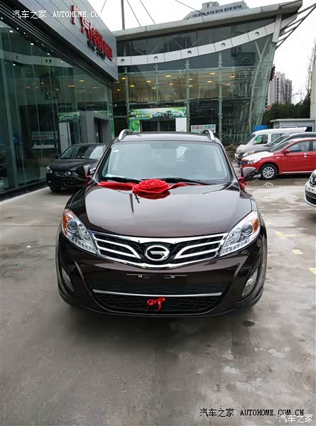 乘坐舒适，颜值颇高，底盘稳固，发动机低频噪音烦人，多媒体偏弱