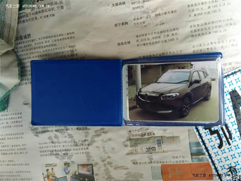 油耗满意，2014款外观加配色家人满意，超控中等水平，车漆薄得很