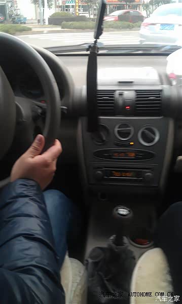 经济小车，适合家用，人多可挤，就是档次不够，舒适度不够