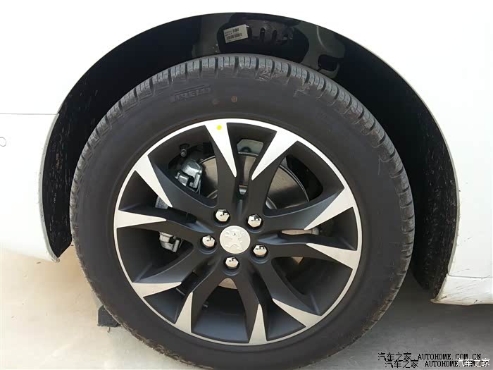 性价比高，配置高，动力油耗一般，舒适性较好。