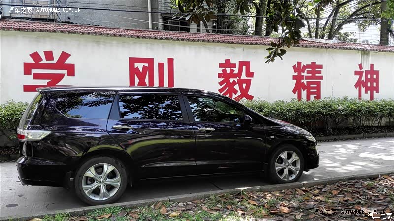 空间没话说，2+3+2的布局虽然不够商务，但是家用真的蛮好的。