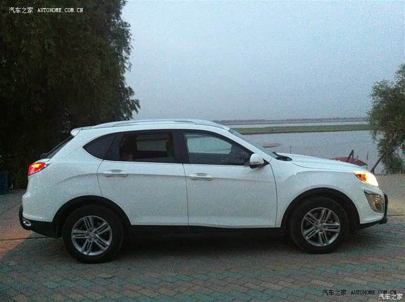 小五外观非常霸气，动力足，加速快，车内空间也很大。