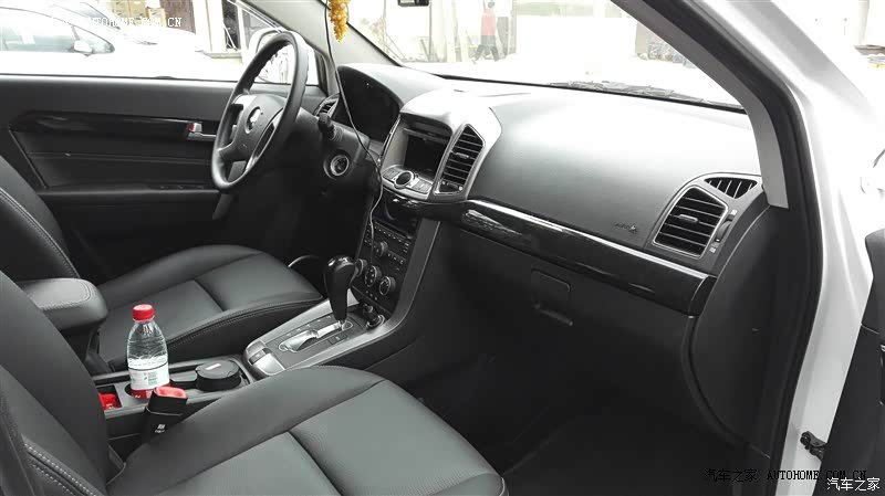 稳重，厚实，厚实的底盘，扎实的悬挂,视野良好，宽敞，舒适感略