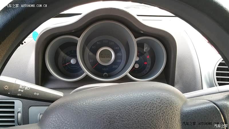 当初选择就是看外观漂亮！小排量上下班代步省油！停车方便！