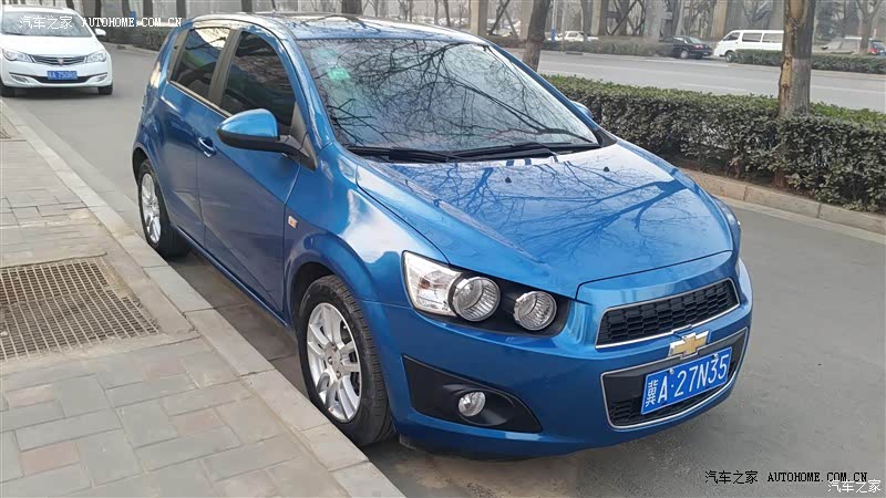 底盘扎实外观设计的青春可爱红色内饰选择顶配手档很开心。