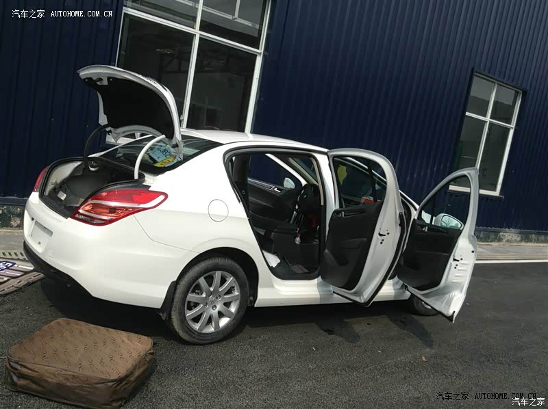 实用，内饰做工很好，动力够用，起步慢了点！