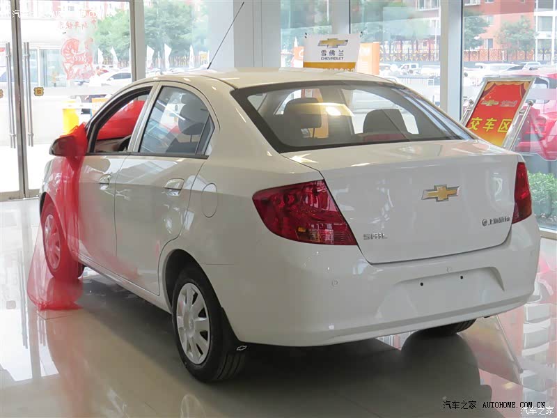 空间大，油耗低，性价比高，保养价格不低