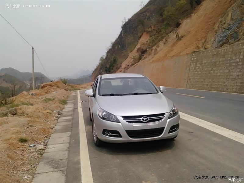 外观大气，方向指路精准，杀车超好，平路加速提速快，底盘杂实。