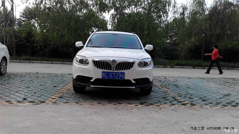 小毛病不断大毛病没有，油耗低操控好外观好看。