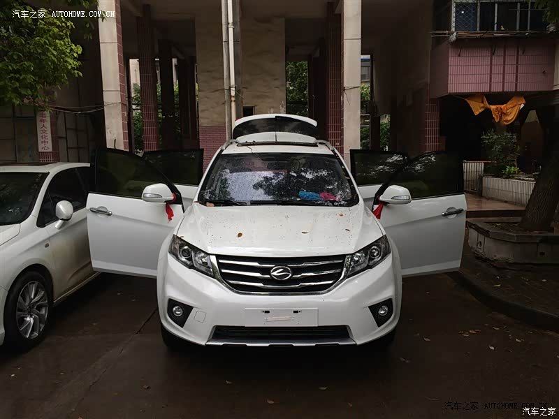 车型还算好看，空间比较大，做工一般，油耗较高，其他中等水平