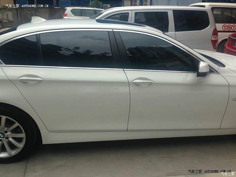 动力充足，转向有点重，储物空间不足，座椅舒适