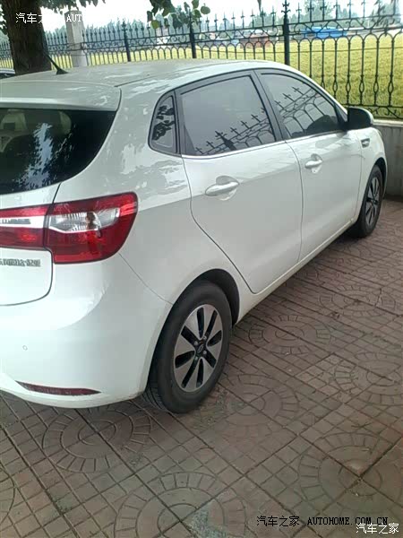 买车主要是上下班，图个省油！总体表现尚可，油耗较低！