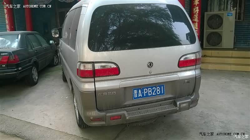 车子开起来还是比较舒适，就是噪音太大，油耗高，做工也很粗糙。