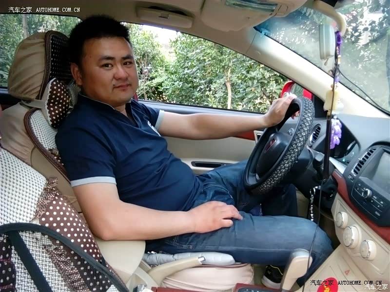 外观漂亮，驾乘舒适，性价比高，同价位车型中空间大！！