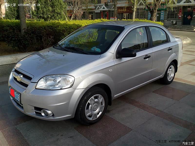 外形大方，空间充足，中控各区域设计合理，钣金好，质量有保证。