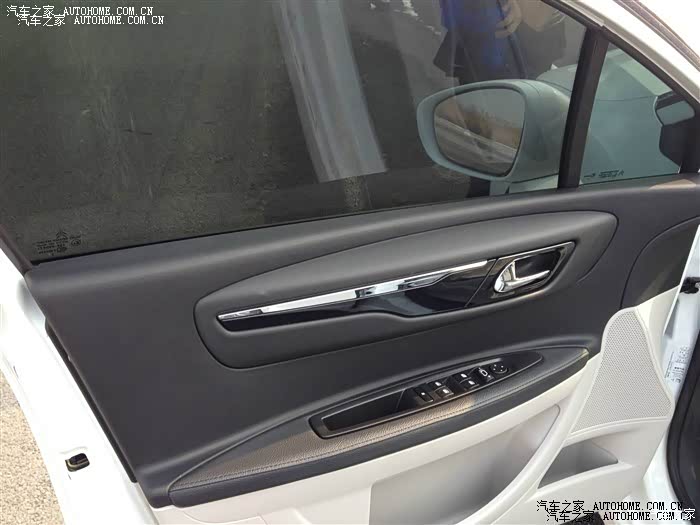 外观时尚，饱满，耐看，白色超棒。性价比高，安全性高。