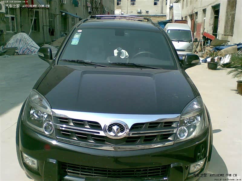 动力充足 起步劲很大但加速性能一般  硬派越野风格的suv