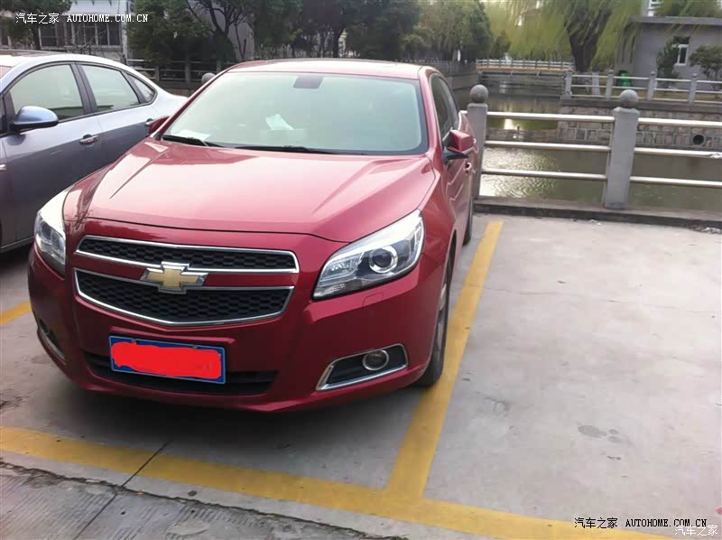 感觉还行吧，一般家庭用车够了，后排空间略小，座椅偏硬