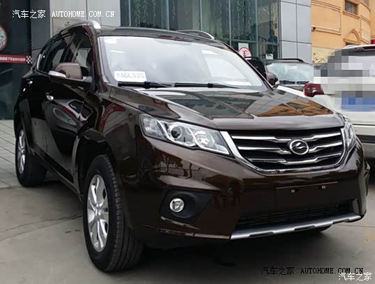 空间大、动力不错。车身外观大气，底盘颠簸路面表现很好。