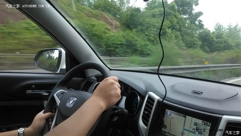 目前免费保养一次，平均油耗8.5L/百公里。