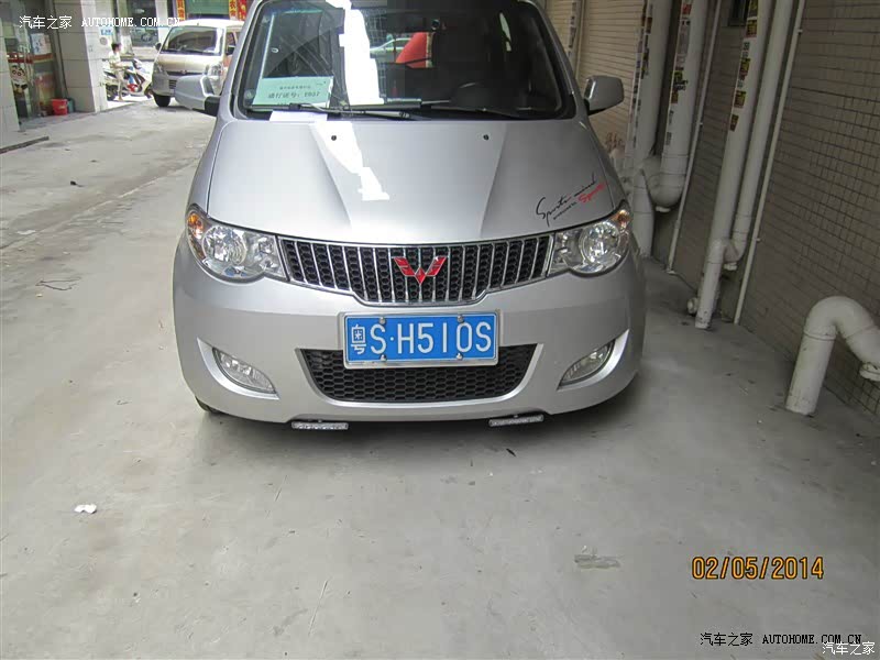 该车除后背空间太小，噪音大，灯光不够亮意外其他很满意。