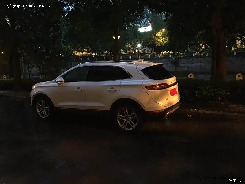 驾驶和乘坐感觉很好，走在路上回头的人很多，城市内的油耗略高。