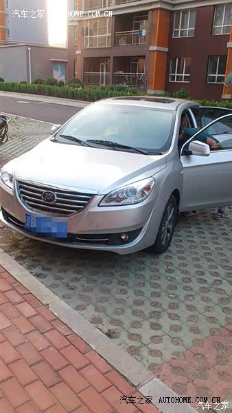 车子整体很大很沉稳,配置也很好,国产车就是个性价比高!