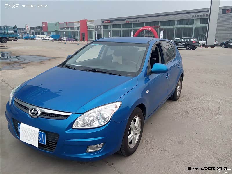 性价比较好，外观时尚的紧凑型两厢车