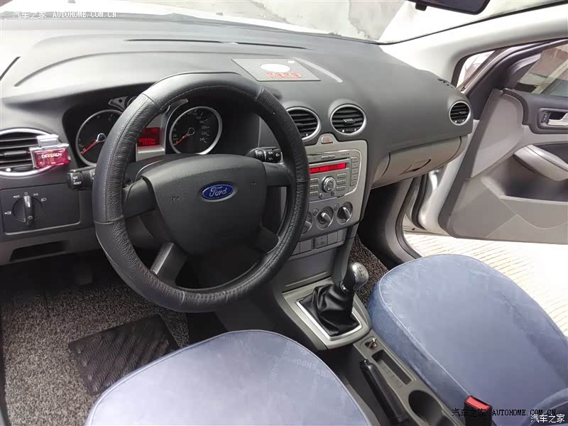 高转速发动机，动力不错，外观依然动感，底盘异响较多