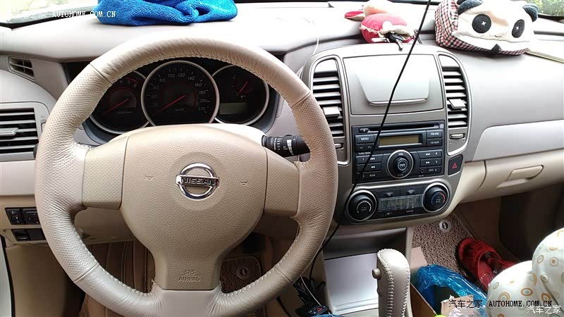 经典轩逸性价比高，外观好看，白色看着更是大气，空间大。