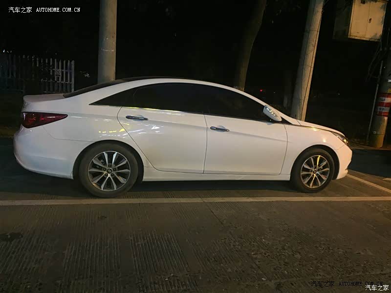 空间很大，外观时尚，配置不错