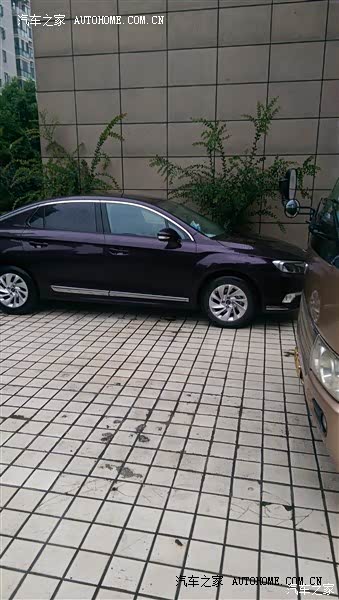 车子最大特点就是漂亮，外观操控以及动力和空间都是上上之选。