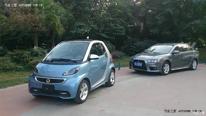 一辆不愁车位的精致小车