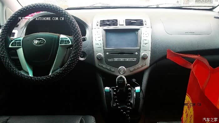 外观沉稳大气，内饰设计一般，空间大，动力够用。