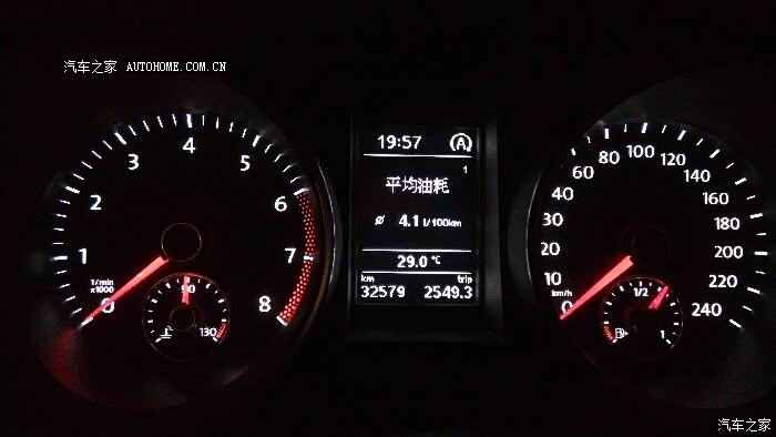 非常省油，加速够快，操控自如，停车方便，空间灵活，配置齐全